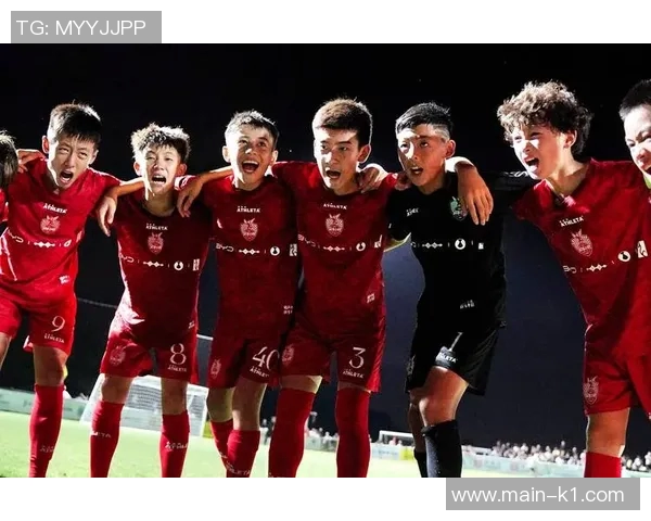 香港足球队奋勇争先展现拼搏精神助力本地足球发展与国际交流 香港足球队奋勇争先展现拼搏精神助力本地足球发展与国际交流